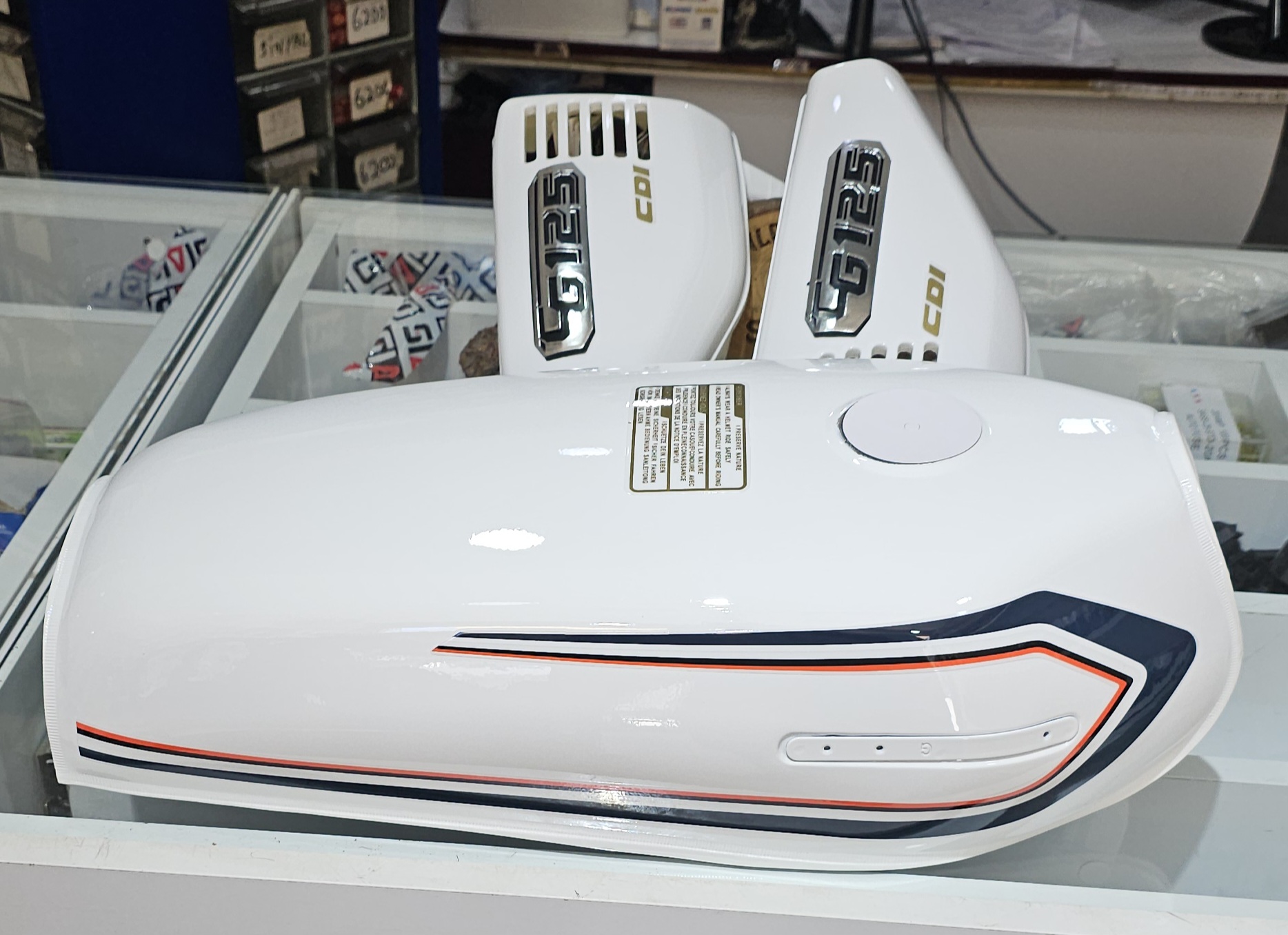 BENZIN DEPO KESIK + YAN KAPAK SET BEYAZ CG125