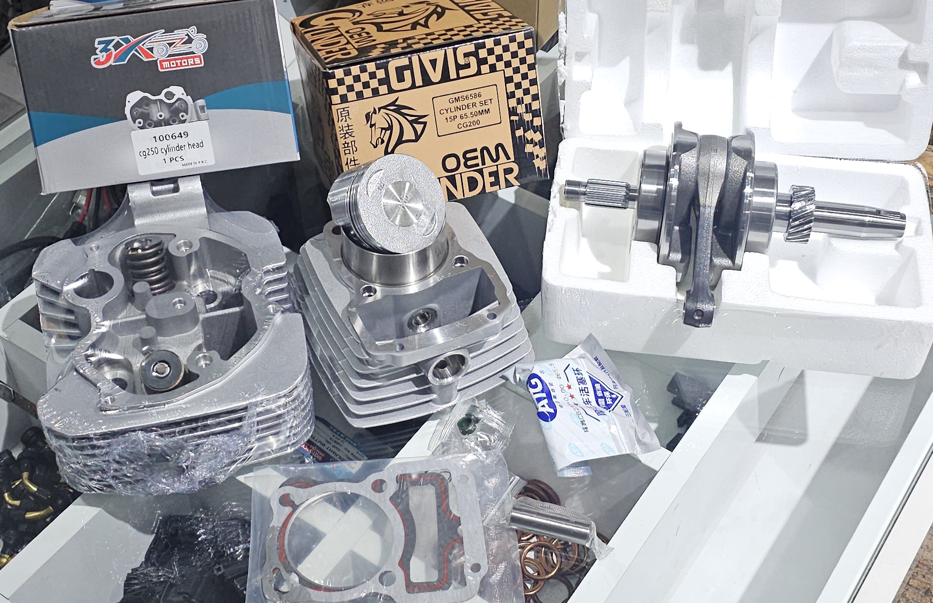 CG 200 76B 15P KRANK SILINDIR 250 ÜST KAPAK SET